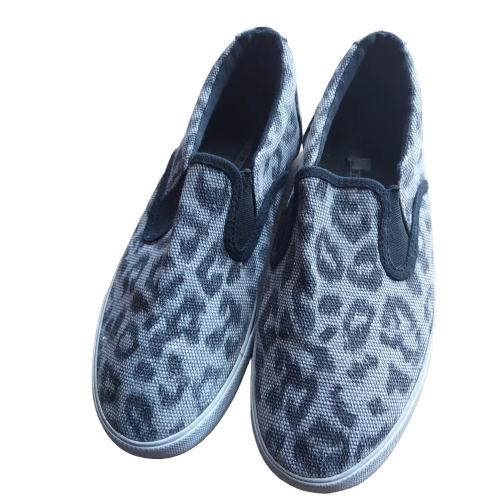7.5 Polo assn. Gray and‎ black cheetah print